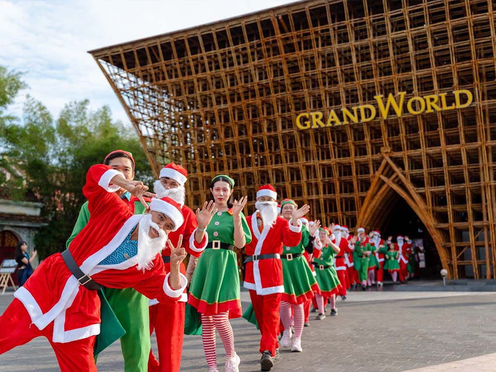 Diễu Hành Giáng Sinh Xanh Phú Quốc United Center Lễ Hội Giáng Sinh Bắc Đảo