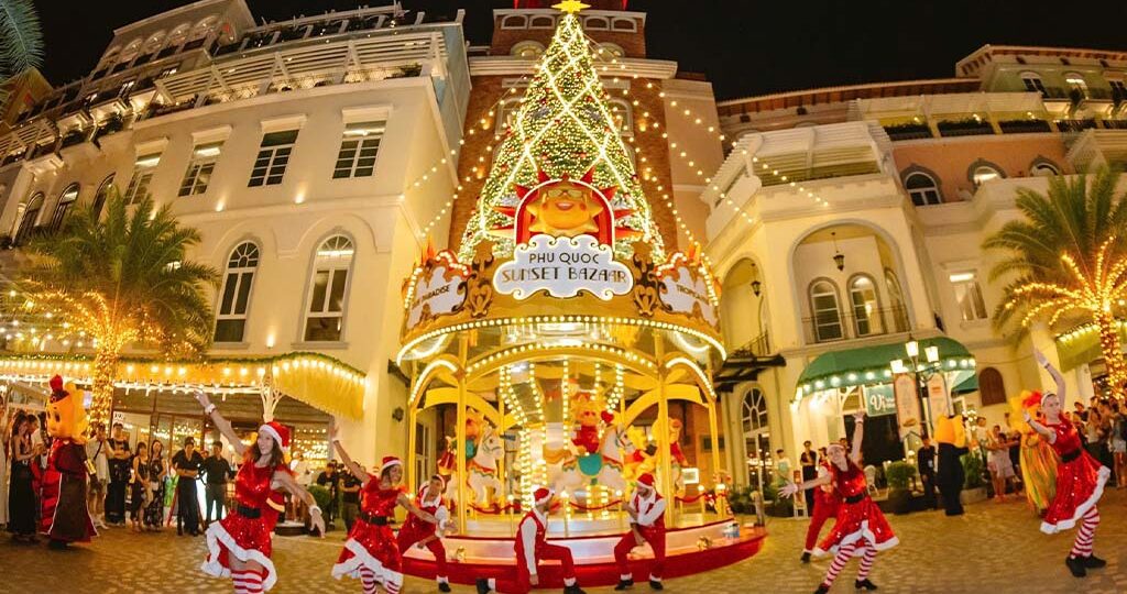 Giáng Sinh tại Sunset Town Phú Quốc – Lễ thắp sáng cây thông Noel khổng lồ, check-in ánh sáng và âm nhạc