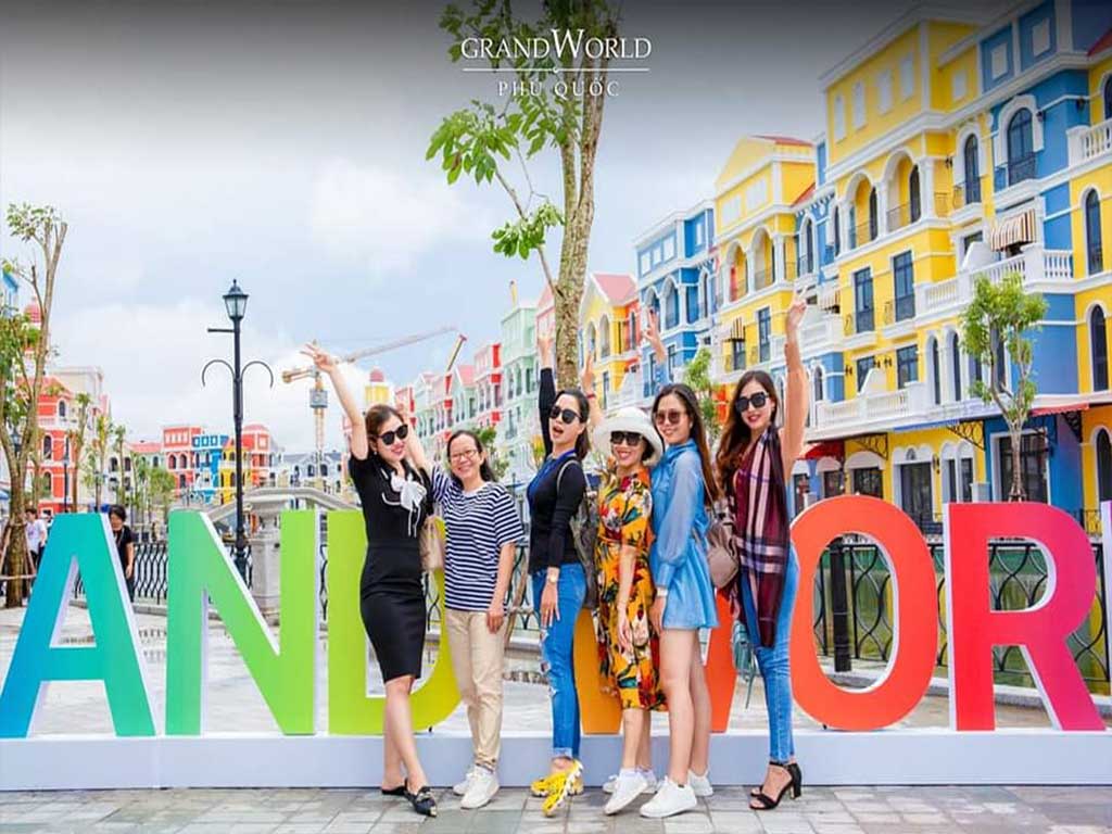 Check in “ Grand World “ Phú Quốc Thành Phố không ngủ mất chưa đầy 300K