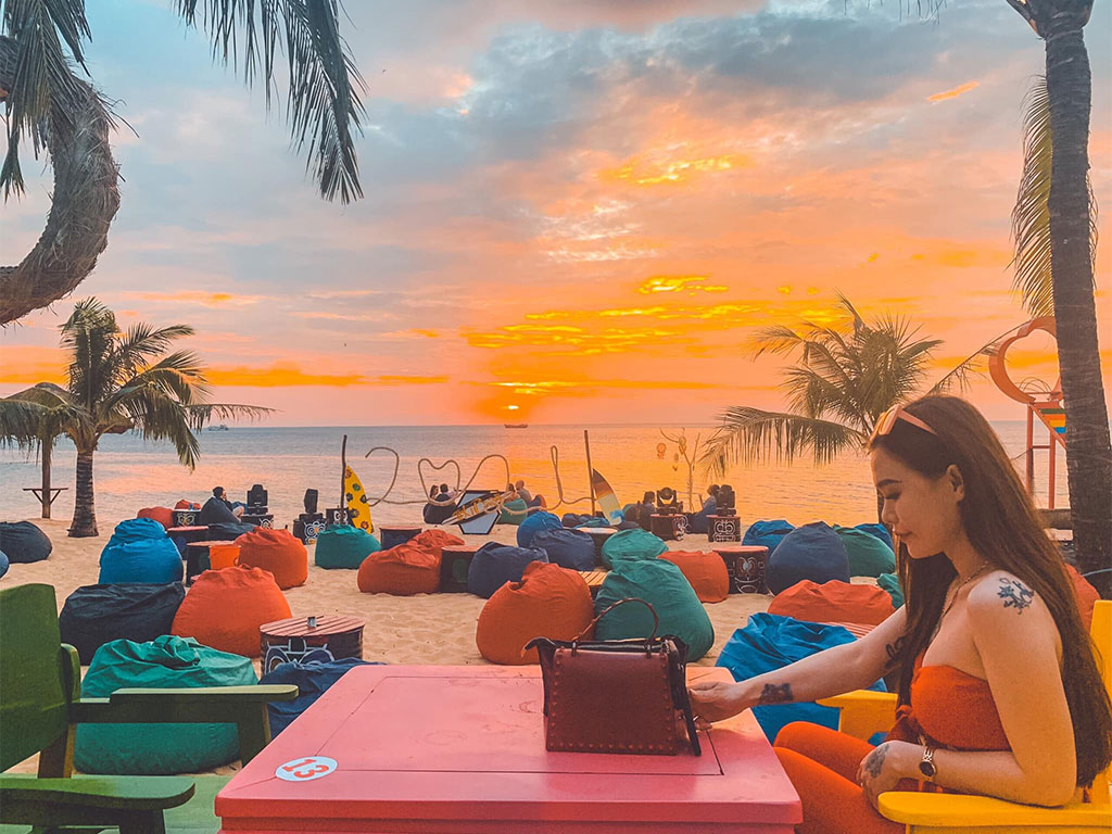 check-in-tiki-beach-bar-phu-quoc-ngam-hoang-hon-tuyet-voi