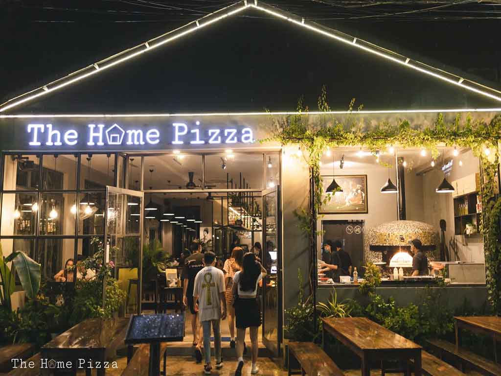 The Home Pizza đặc sản Phú Quốc: Pizza Gỏi Cá Trích, Pizza Sầu Riêng